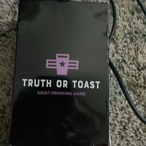 Truth or toast -adult drinking game for couples